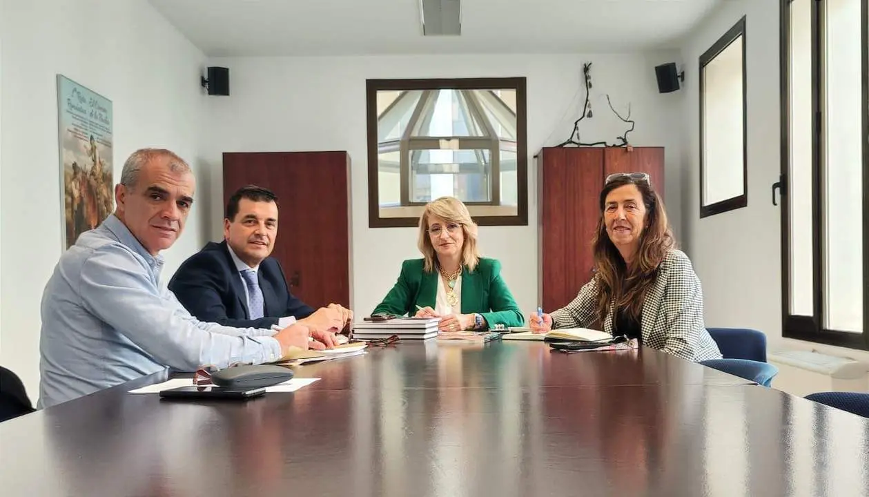 Reuni&oacute;n para los preparativos de los actos por Jos&eacute; Luis Cano. - AI