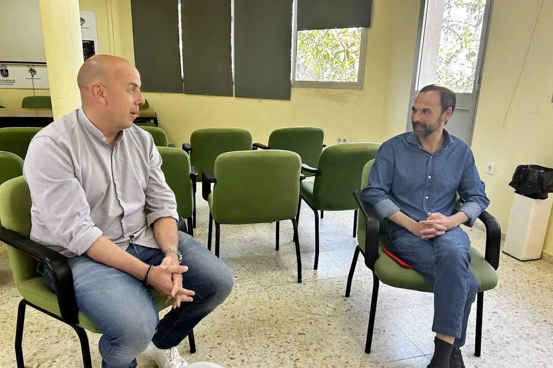 Pedro Curtido y V&iacute;ctor Mora en un momento de la reuni&oacute;n - AI