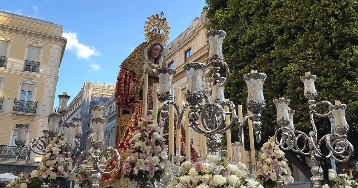 En v&iacute;deo: Candelaria Madre de Dios pisa el centro de Sevilla por primera vez