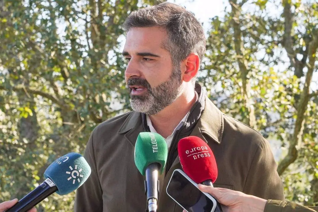 Fern&aacute;ndez Pacheco atiende a los medios en Jabugo - FRANCISCO J. OLMO- EUROPA PRESS