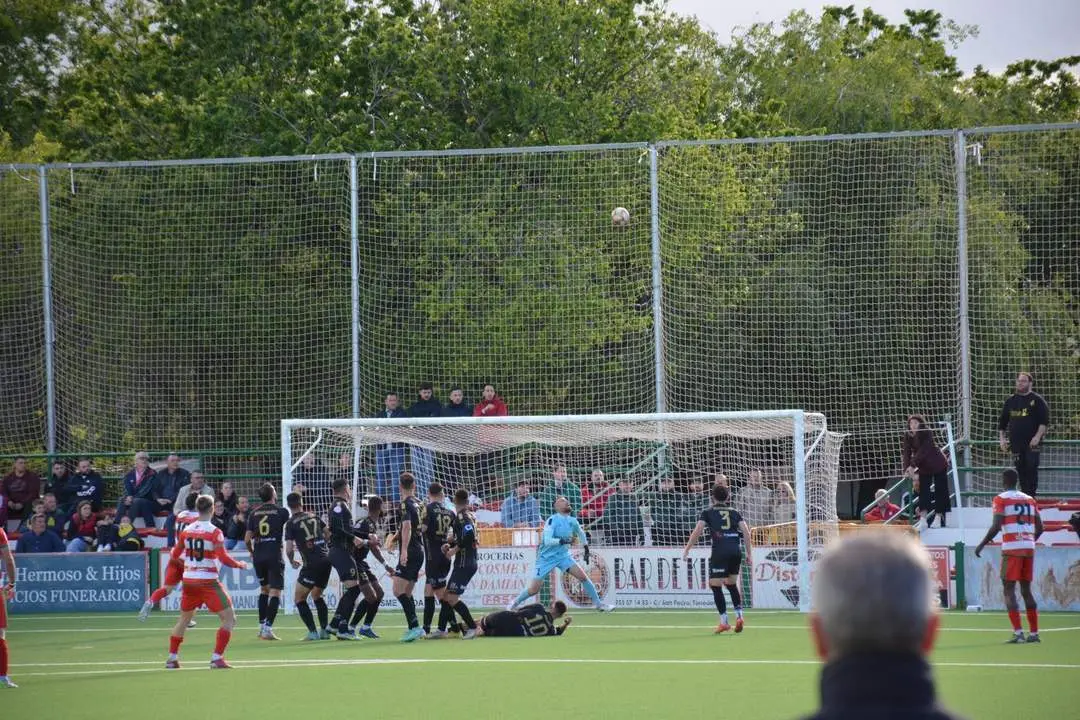 El empate en Torredonjimeno no sirvi&oacute; para arrimarse al l&iacute;der - MARIO PASTOR / REAL JA&Eacute;N