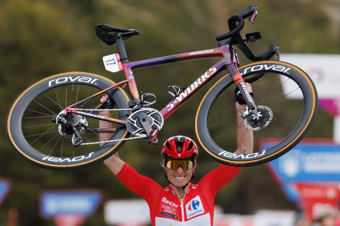 La campeona, tras su entrada en la meta. - EFE