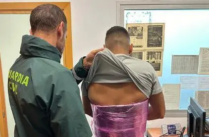Hach&iacute;s adosado al cuerpo. - AI
