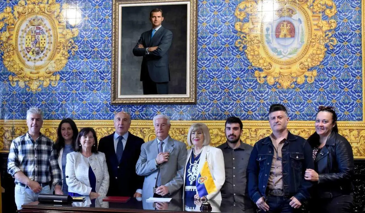 Entrega de la Insignia de Algeciras a Francisco Carrascal. - AI