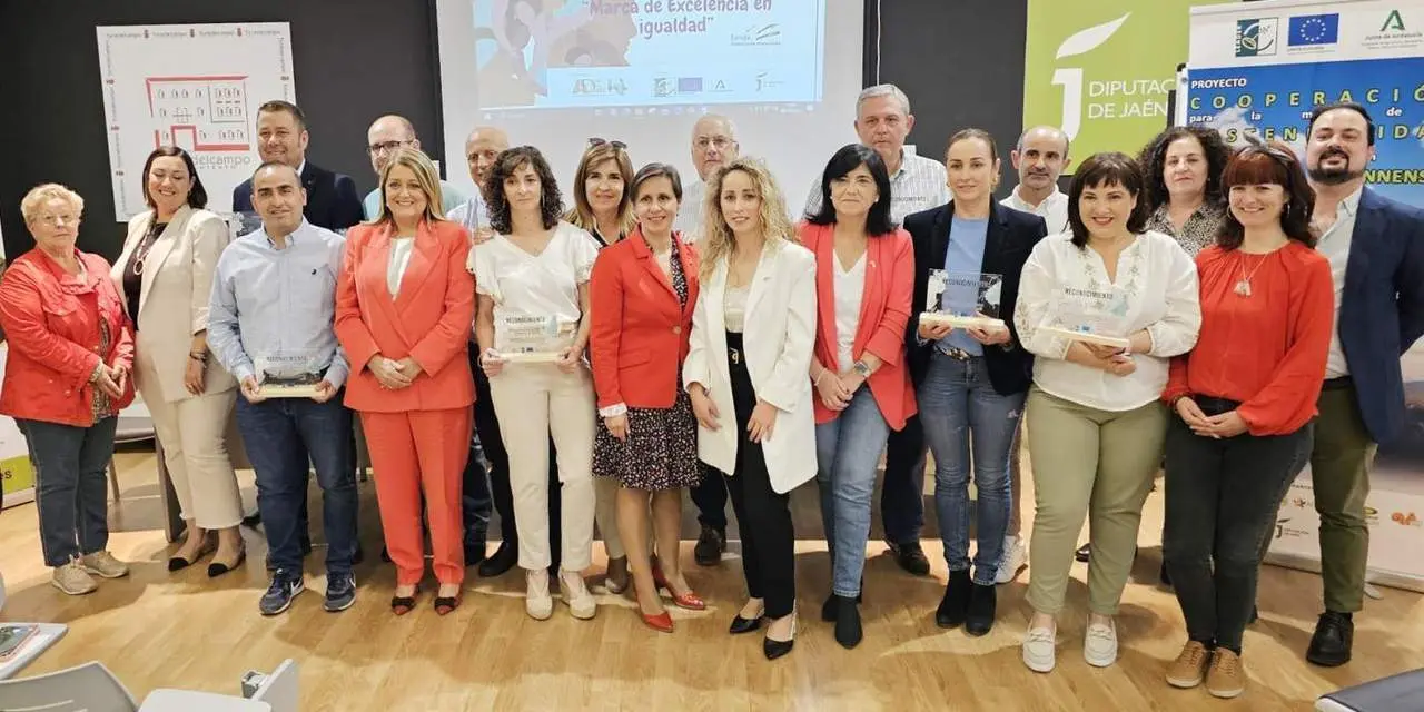 Participantes en el acto de homenaje.  - 