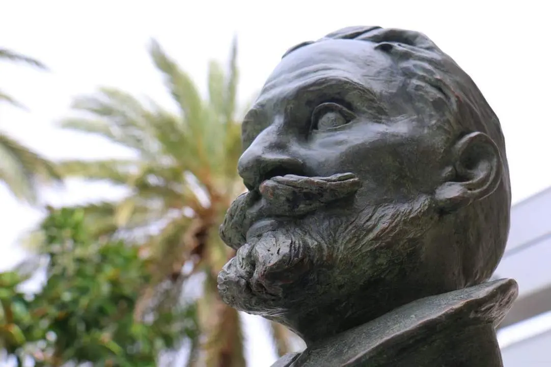 Busto de Cervantes. - Archivo