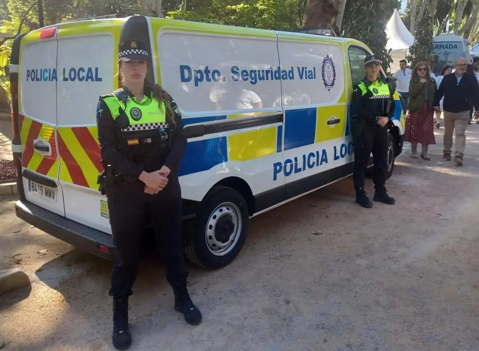 Uno de los furgones recientemente incorporados por la Polic&iacute;a Local. - AI