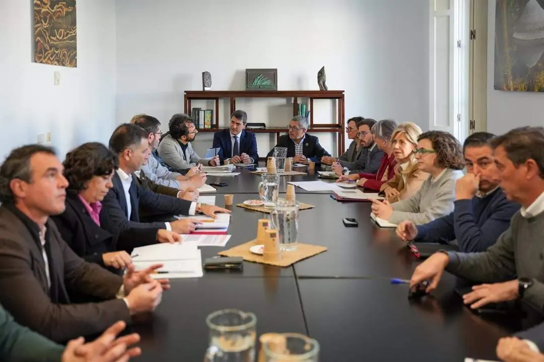 Reuni&oacute;n de municipios de Do&ntilde;ana con Hugo Mor&aacute;n. - Mar&iacute;a Jos&eacute; L&oacute;pez - Europa Press