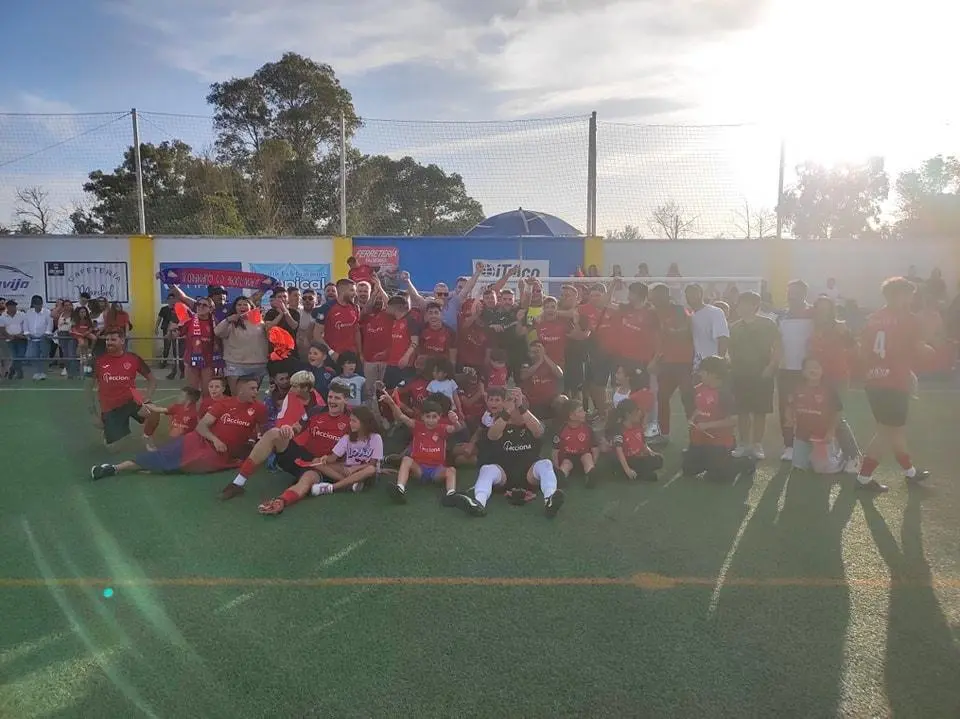 Jugadores del Guadiaro celebran el playoff - CD Guadiaro