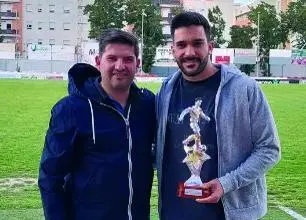 Trofeo al m&aacute;ximo goleador para Dani Guerrero. - Chiclana CF