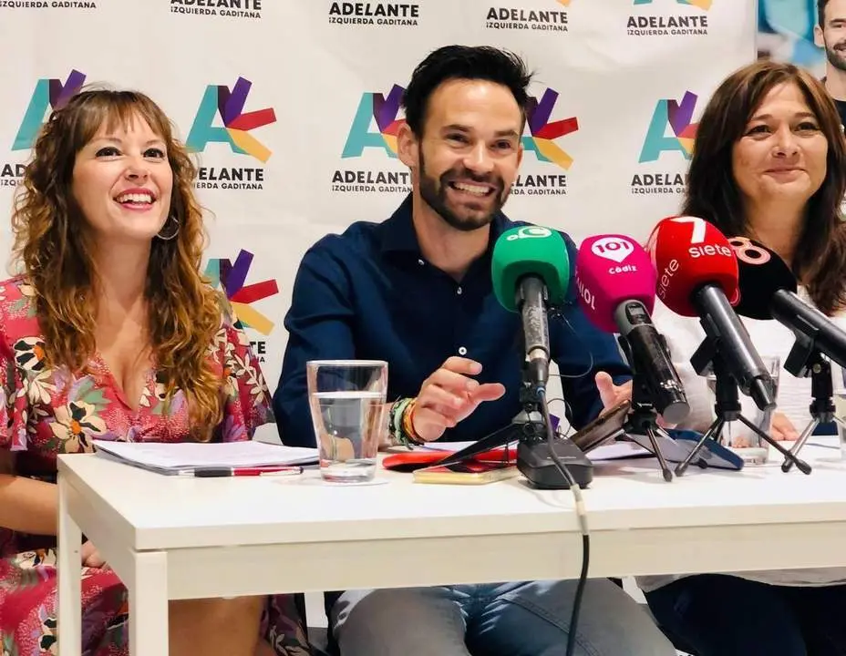 David de la Cruz, con Lorena Garr&oacute;n y Helena Fern&aacute;ndez. - VIVA