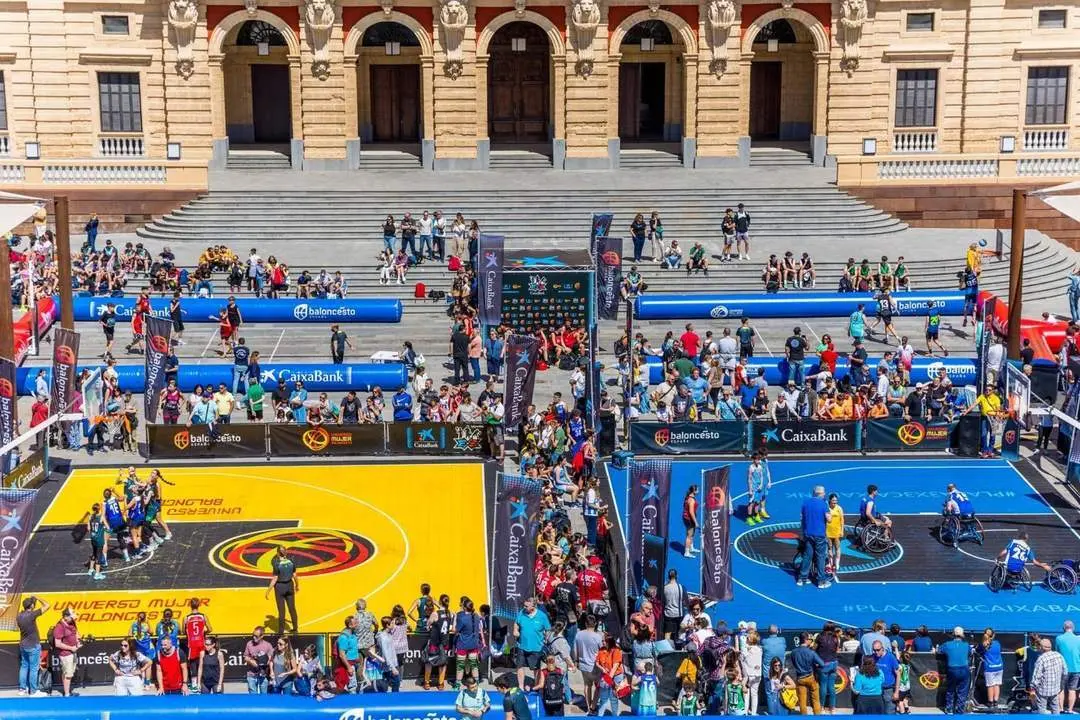 Ambiente de la plaza del Rey. - A.I.