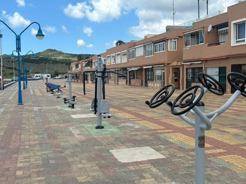 Nuevos aparatos de ejercicios en Getares. - AI
