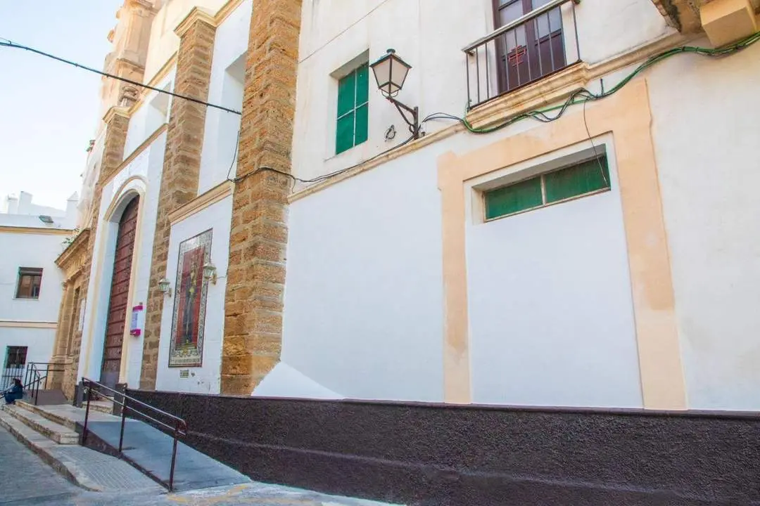 Fachada exterior de la Capilla de Nuestro Padre Jes&uacute;s Nazareno. - VIVA