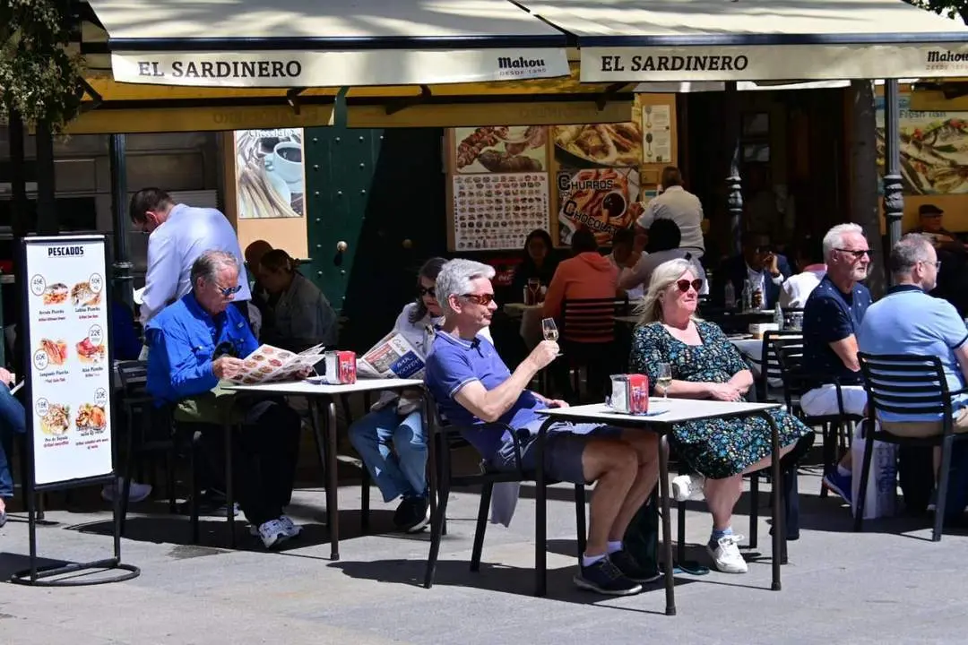 Turistas en C&aacute;diz. - Eulogio Garc&iacute;a