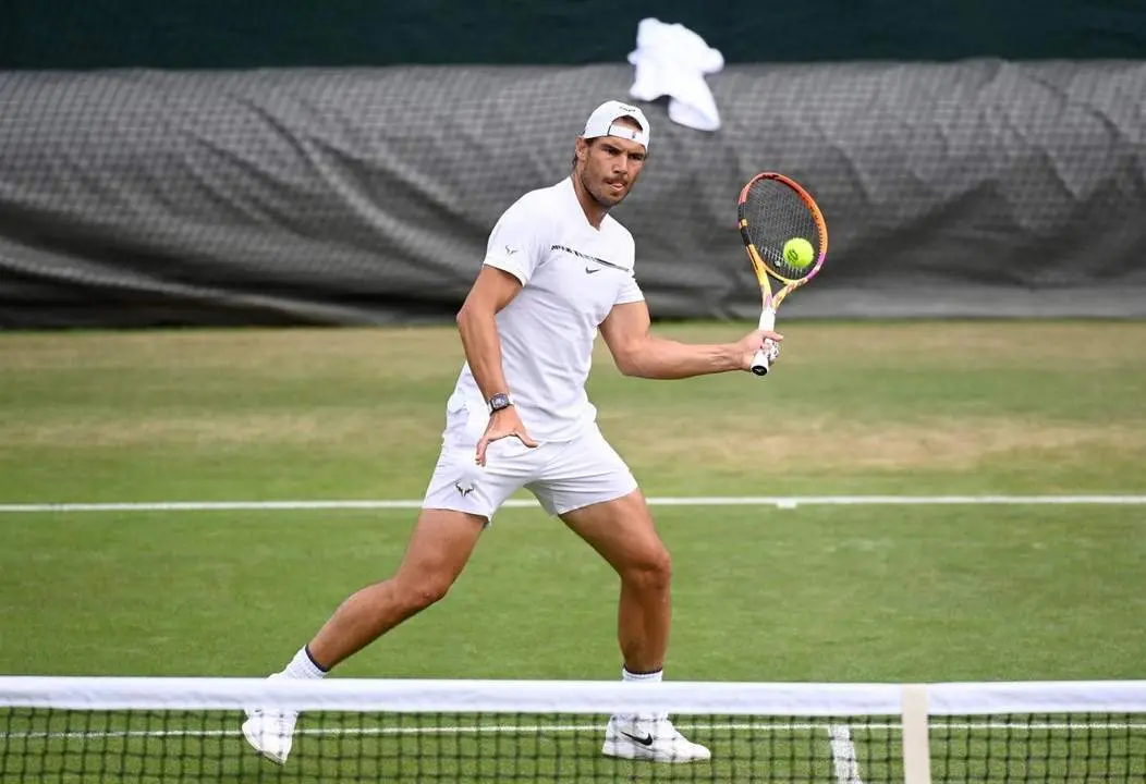 Nadal entrenando en hierba. - EFE