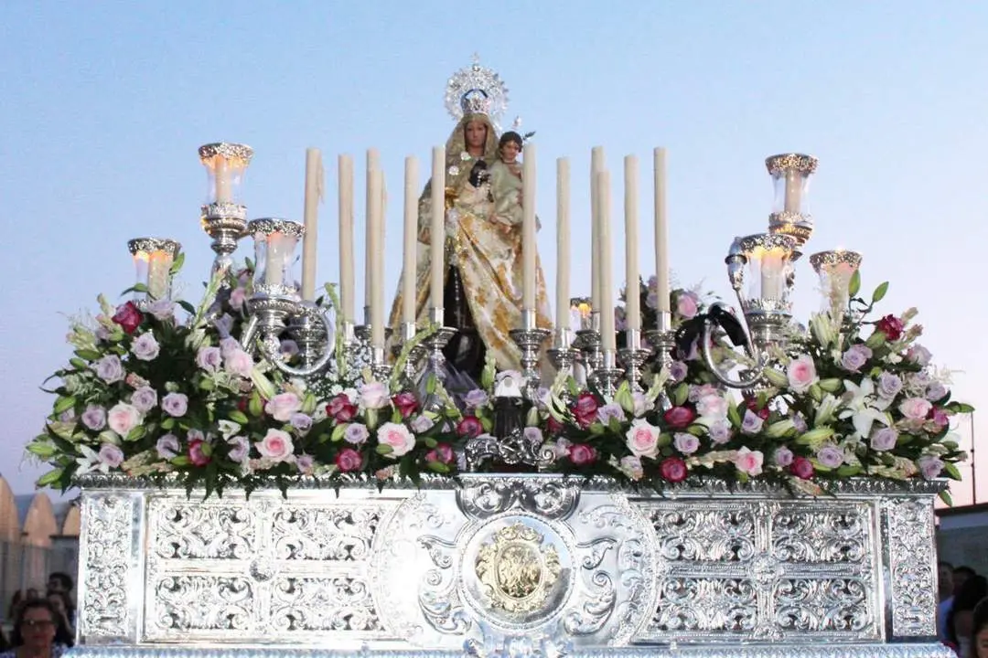La Virgen del Carmen de La Algaida tiene muchos devotos - Ra&uacute;l J. Bustillos