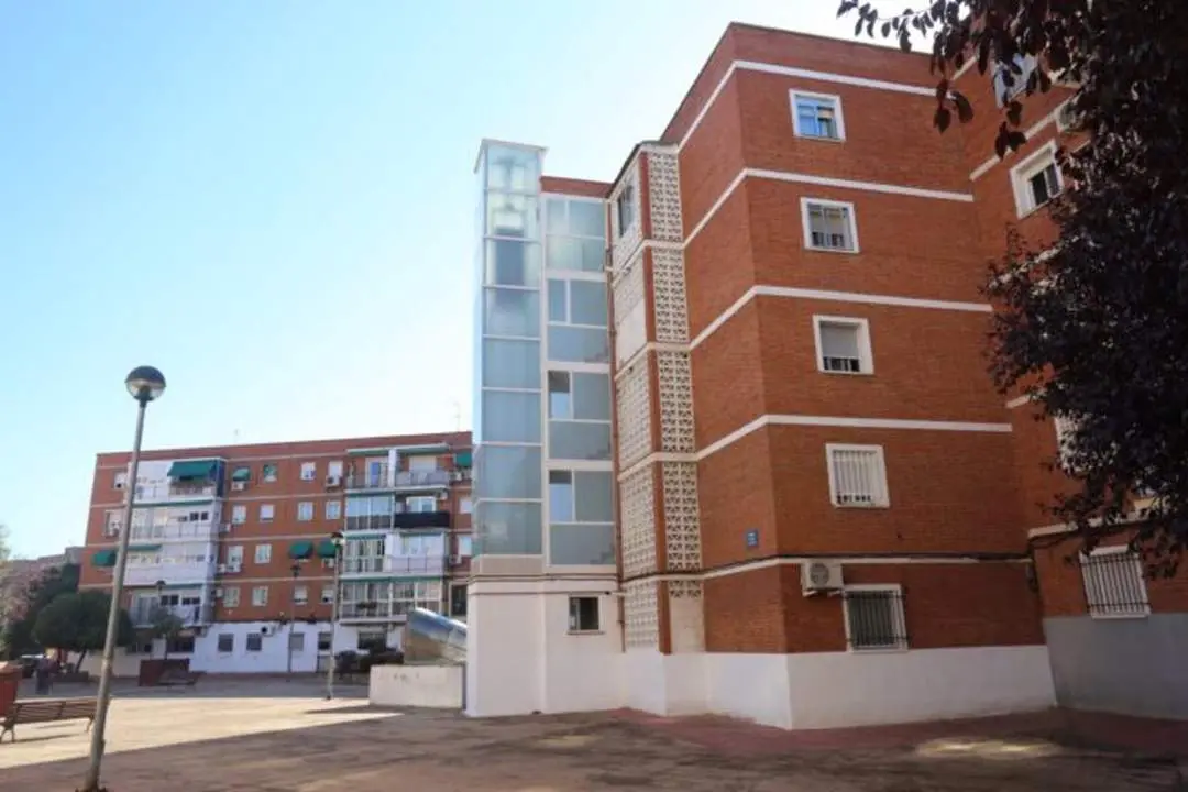 Un bloque donde se han instalado estos ascensores. - Archivo