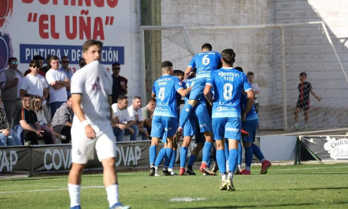 El Xerez DFC celebra el gol de Ilias en Pozoblanco. - xerezdfc.com