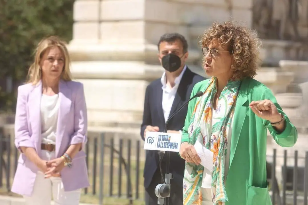 Dolors Montserrat, con Bruno Garc&iacute;a y Almudena Mart&iacute;nez. - E. P/Nacho Frade