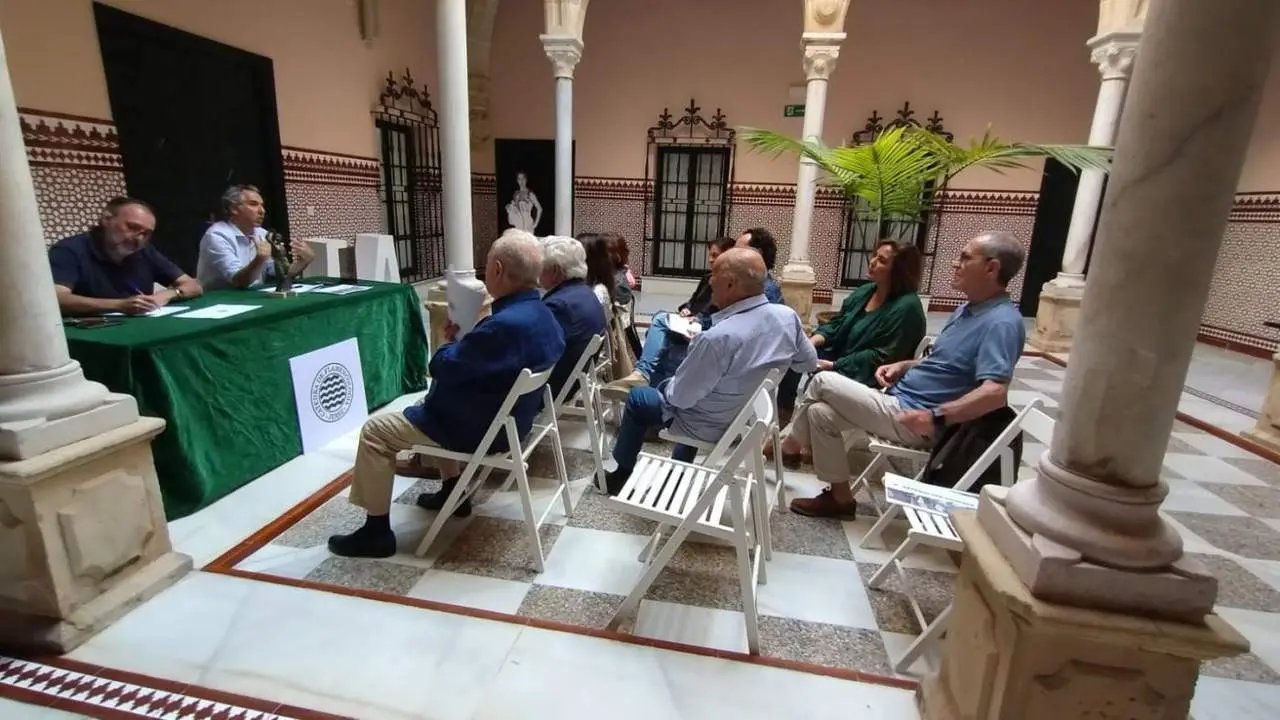 Reuni&oacute;n de la C&aacute;tedra de Flamencolog&iacute;a en una imagen de archivo.  - Viva