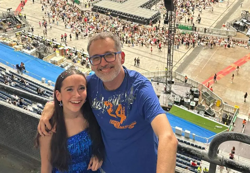 Daniela y su padre antes del concierto.  - Viva