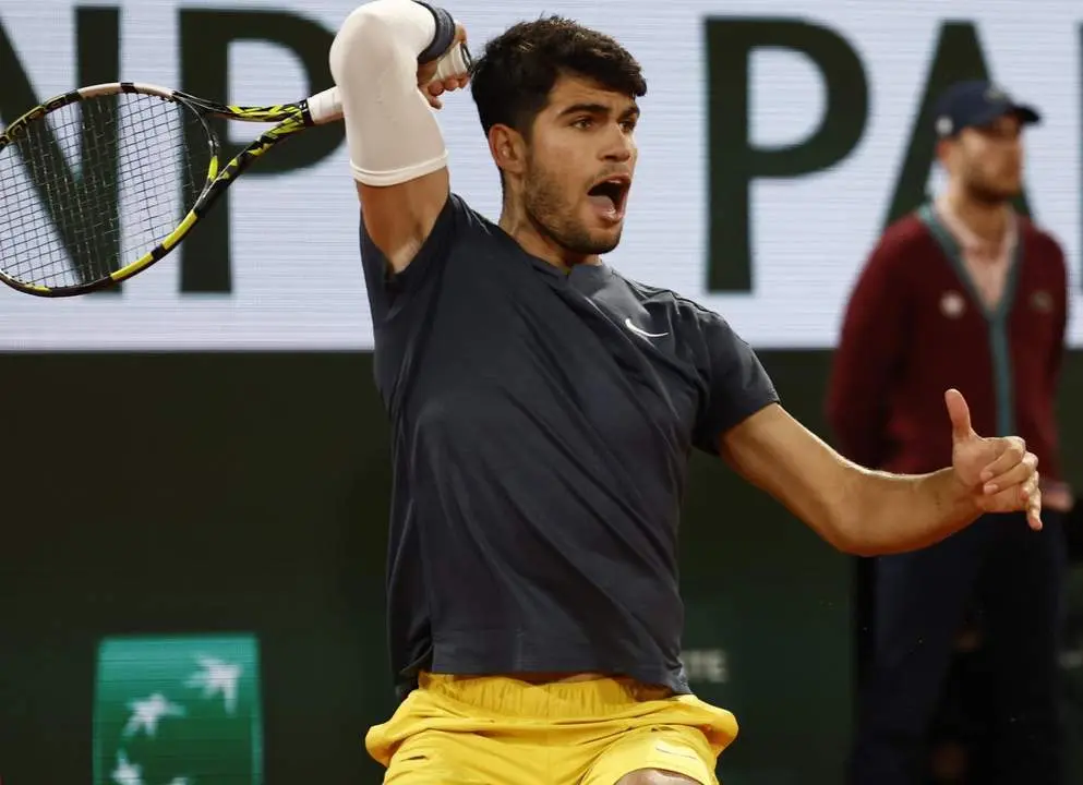 Carlos Alcaraz, en el duelo ante Korda. - EFE