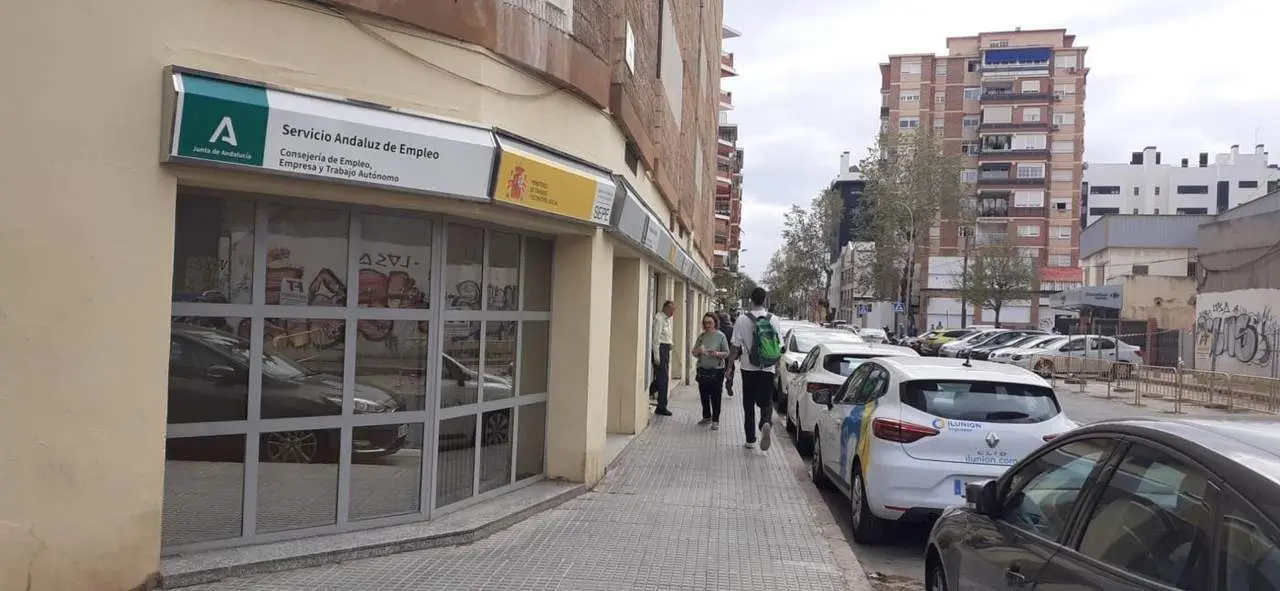 Oficina de empleo en M&aacute;laga. - Arroyo