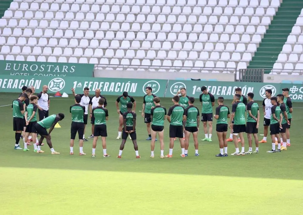 Entrenamiento del C&oacute;rdoba. - @CordobaCF_ofi / X