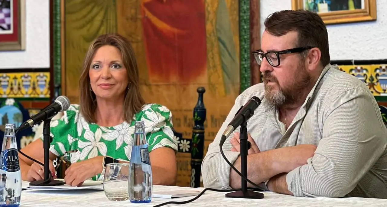 Inma y Lolo Picardo iniciaron la mesa redonda con sus intervenciones. - A.G.
