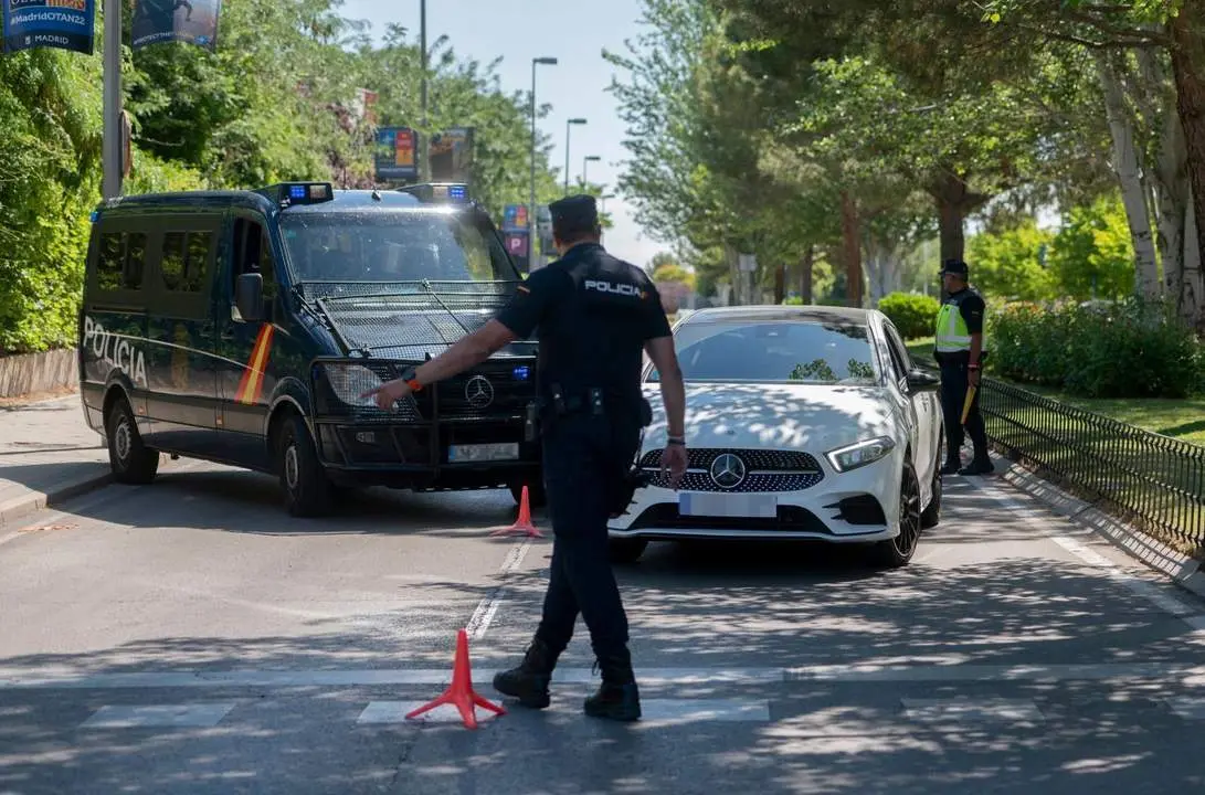 Polic&iacute;a Nacional. - EP