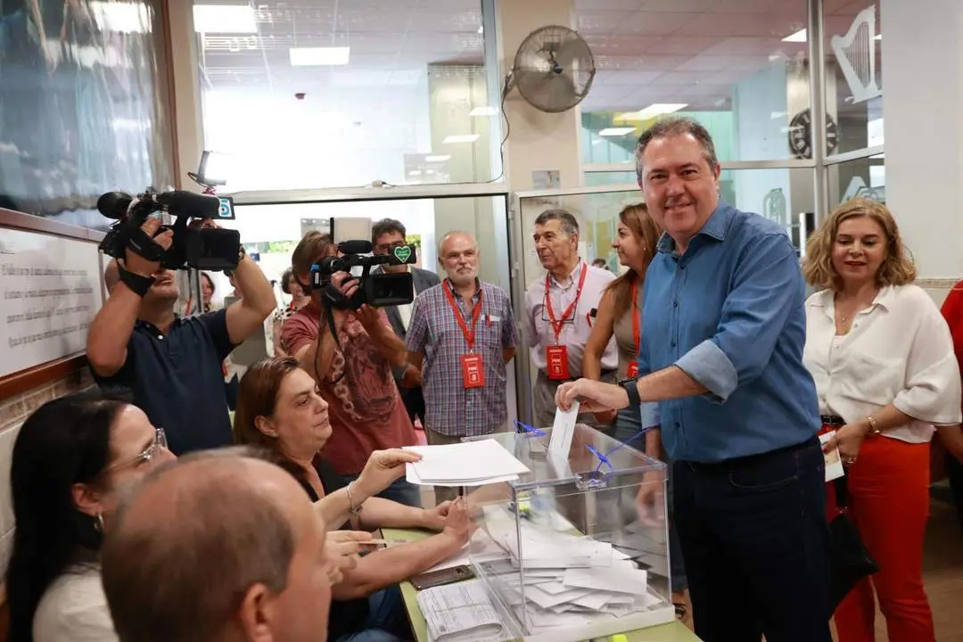 Juan Espadas vota. - EP