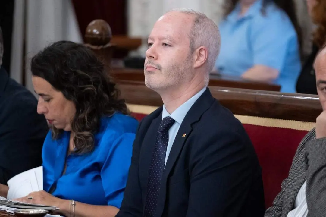 Jos&eacute; Ram&oacute;n Ortega, en el Pleno. - VIVA