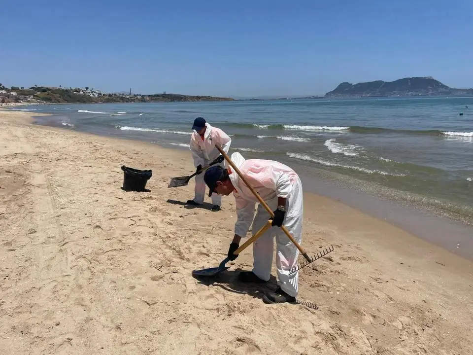 Personal del servicio municipal de limpieza y mantenimiento de playas. - Ayuntamiento