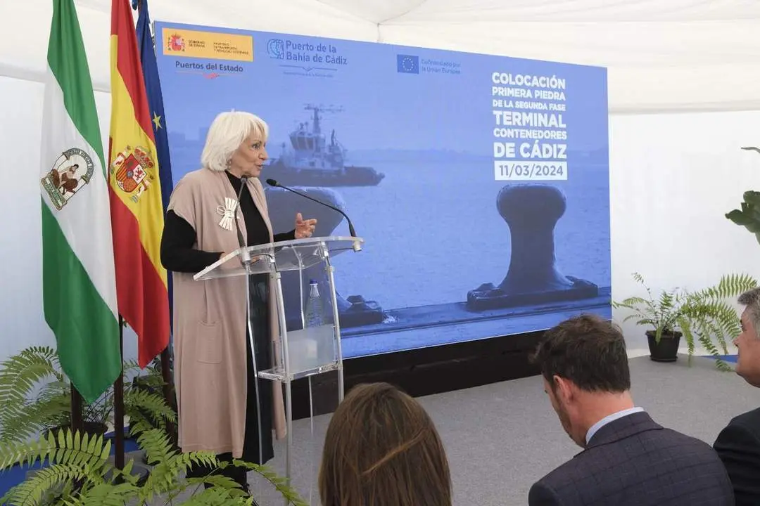 La presidenta de la Autoridad Portuaria, Te&oacute;fila Mart&iacute;nez. - VIVA