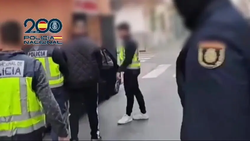Desarticulan una red que asaltaba a comerciantes chinos haci&eacute;ndose pasar por polic&iacute;as