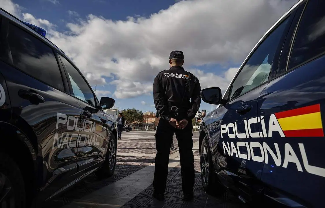 Polic&iacute;a Nacional. - EP