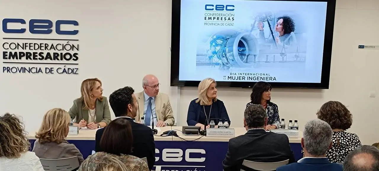 F&aacute;tima B&aacute;&ntilde;ez, con Javier S&aacute;nchez Rojas, en la CEC. - VIVA