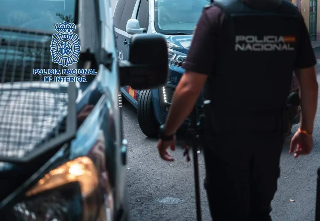 Polic&iacute;a Nacional. - EP