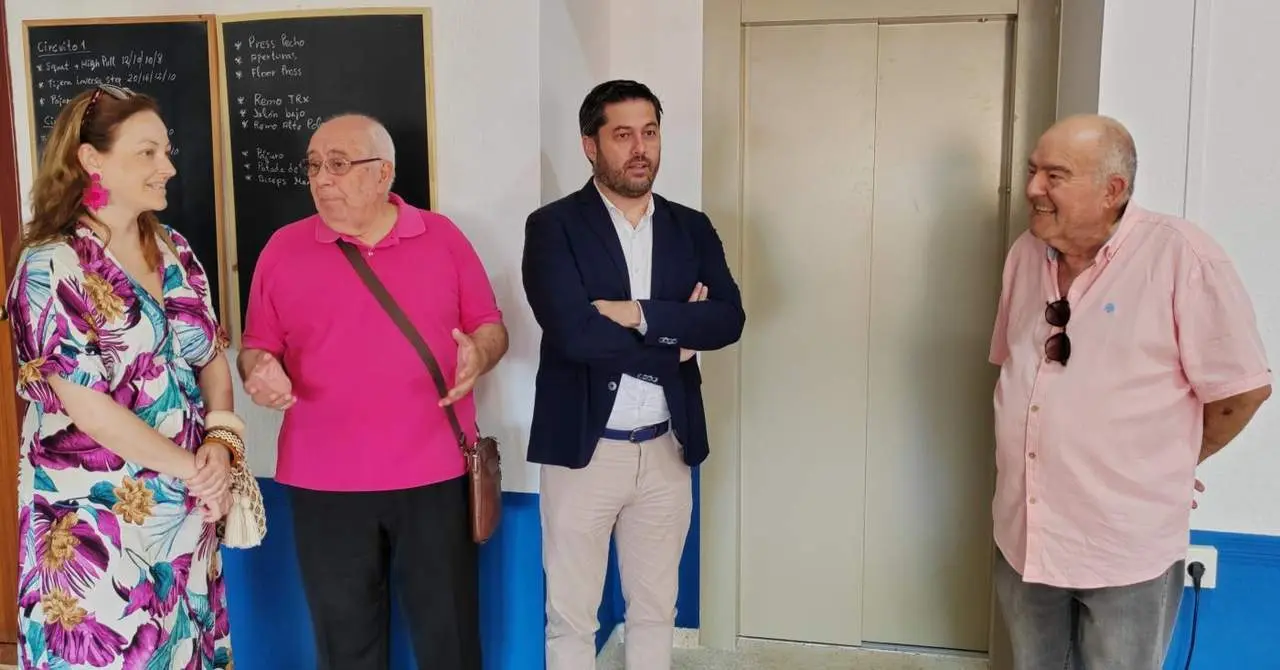 Visita del PSOE a la Asociaci&oacute;n de Vecinos de La Hispanidad. - VH