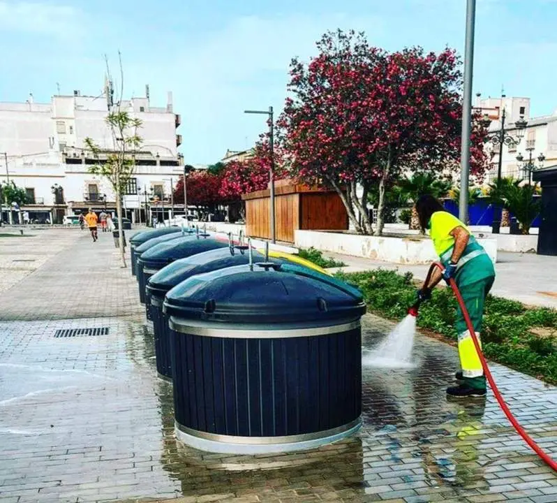 Servicio de limpieza y basura.  - Viva. 
