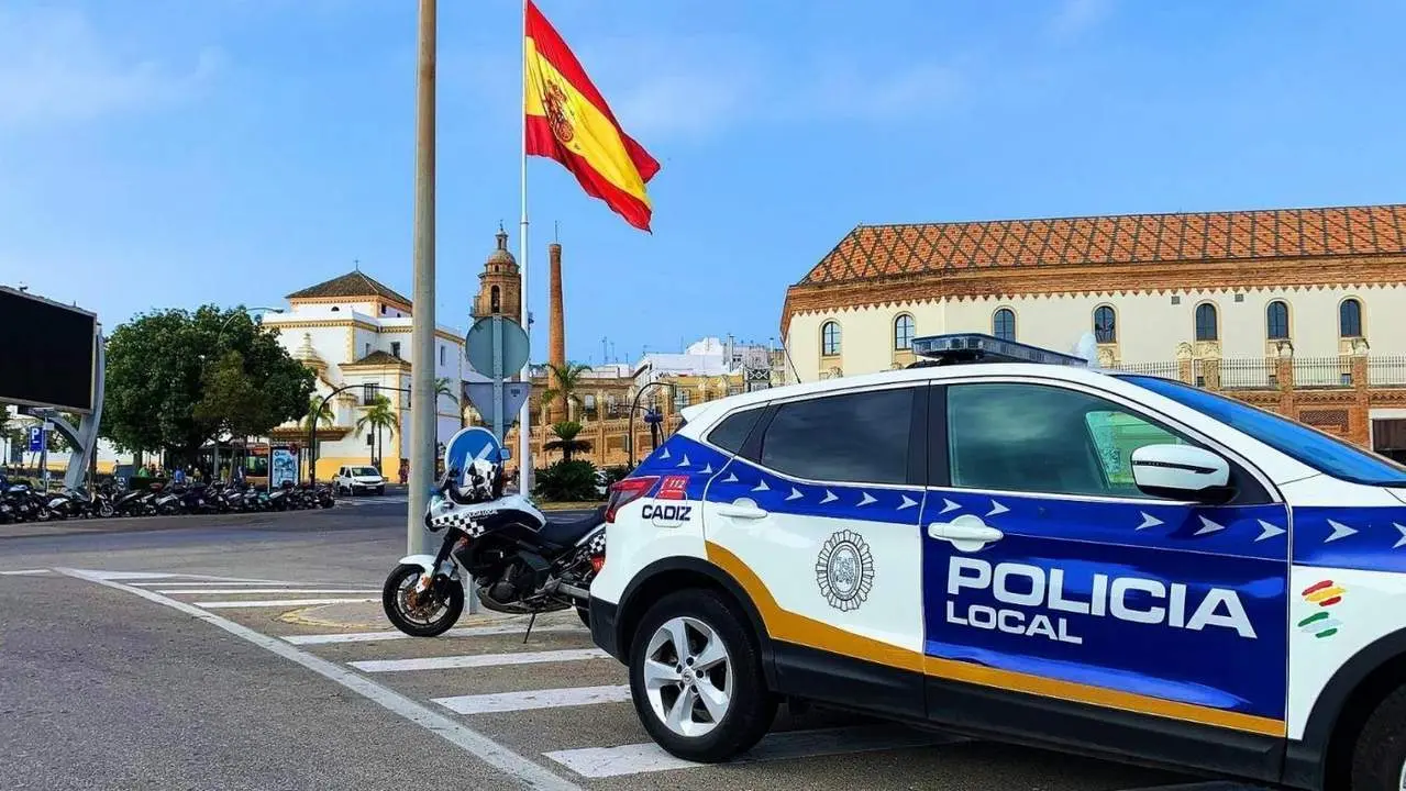Veh&iacute;culos de la Polic&iacute;a Local de C&aacute;diz  - EP