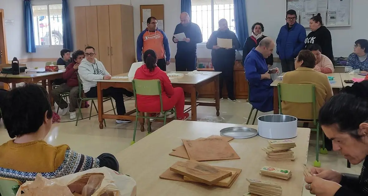 Usuarios de Disgenil en el Centro Ocupacional &lsquo;Juan XXIII&rsquo;.   - 