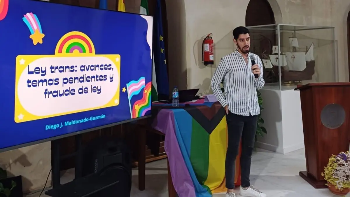 Diego Maldonado durante la conferencia impartida sobre la 'Ley Trans' - 