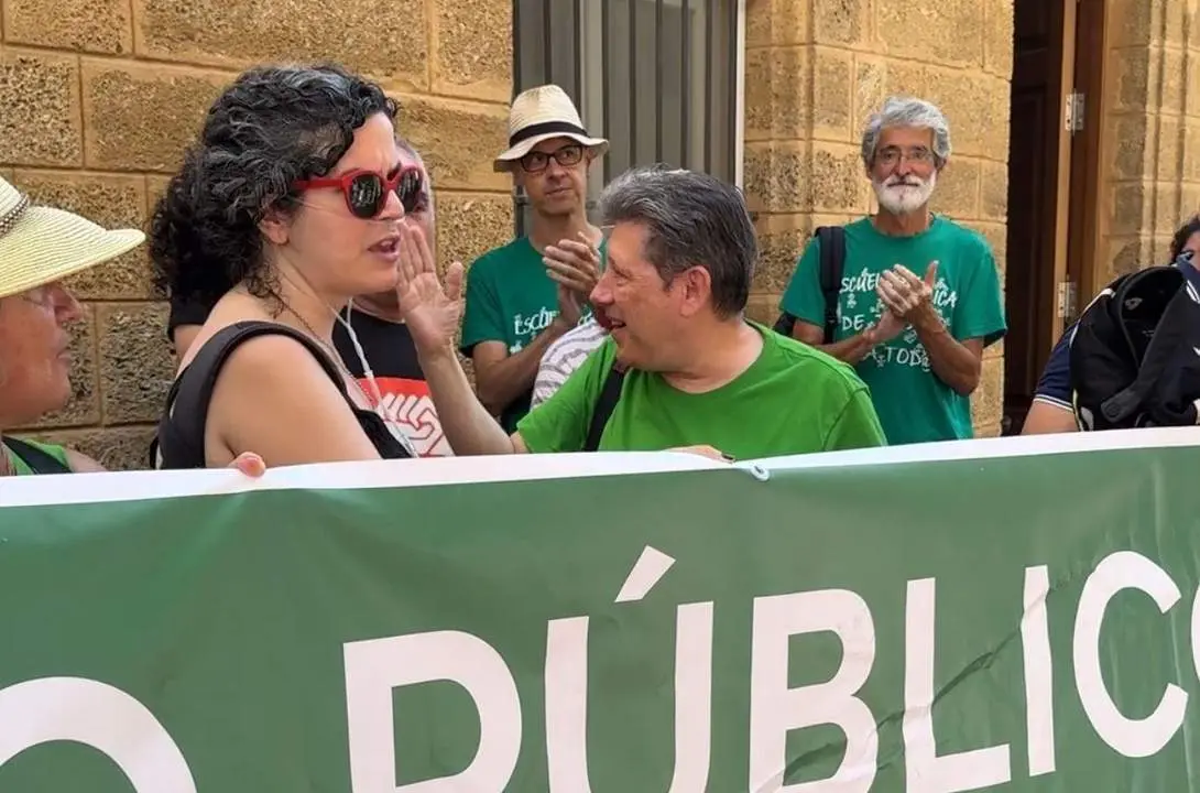 Concentraci&oacute;n de Marea Verde por la educaci&oacute;n p&uacute;blica en C&aacute;diz. - VIVA