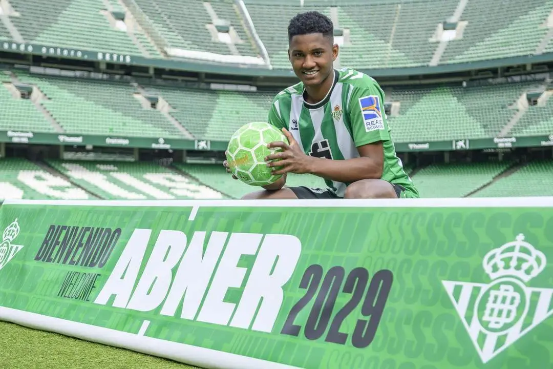 Abner Vinicius durante su presentaci&oacute;n. - efe