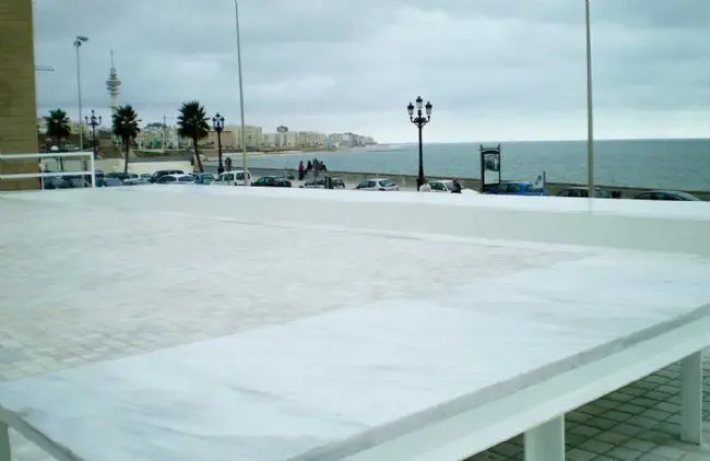 La zona superior del proyecto situado frente al Campo del Sur ya est&aacute; nuevamente totalmente libre de pintadas.  - J.A.O.