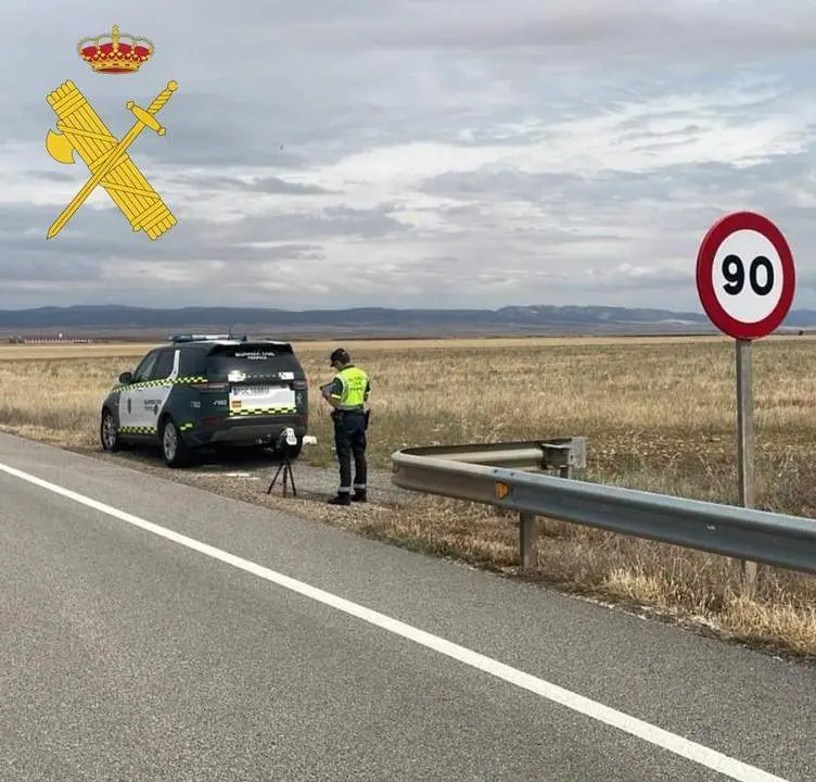 Agente de la Guardia Civil en un control. - Guardia Civil.