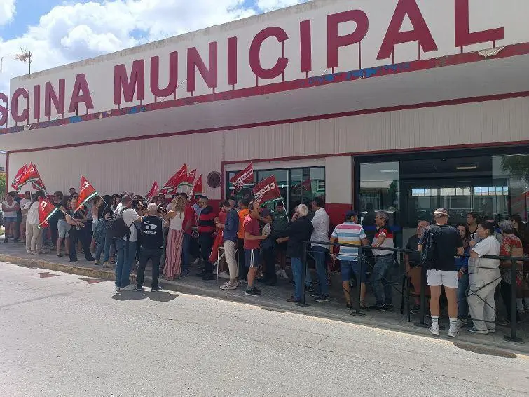 Concentraci&oacute;n en la piscina de San Roque. - AI