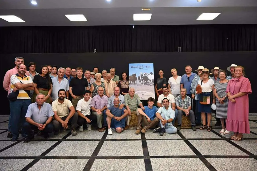 Presentaci&oacute;n Cartel Recogida de las Yeguas en Hinojos - A.H